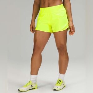Lululemon Hotty Hot High-Rise Short 4"
Highlight Yellow neon 🌟